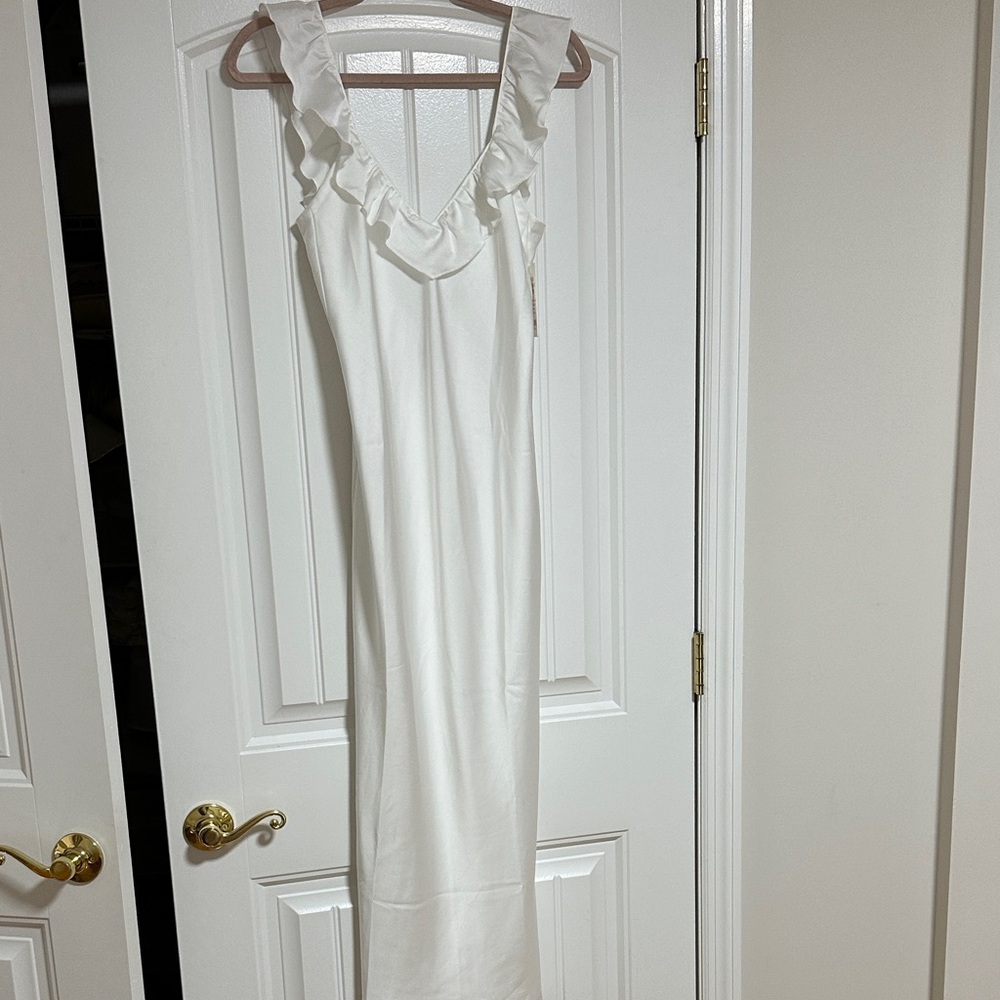 NWT MuMu White Ruffle Dress